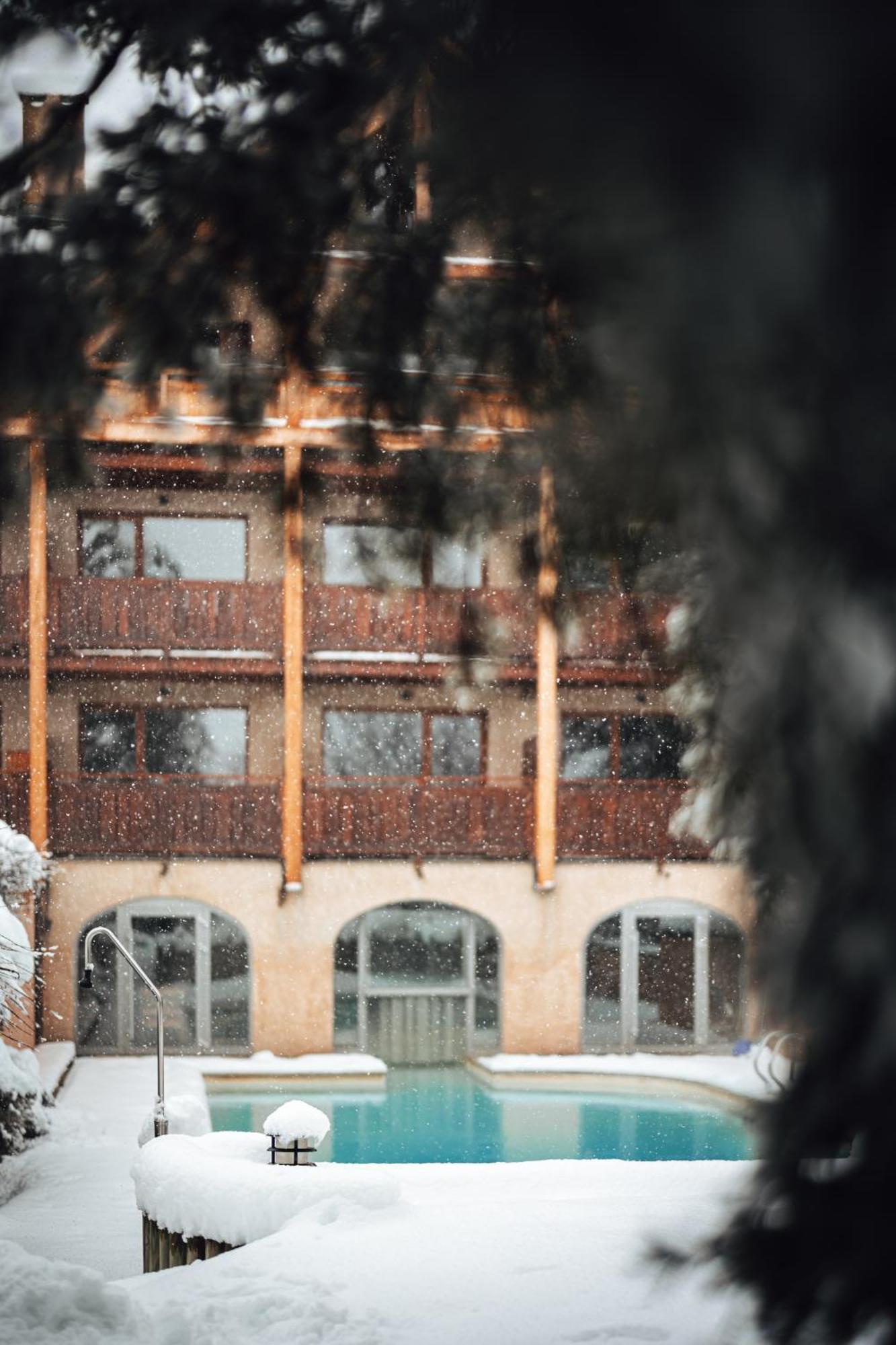 Alliey & Spa Piscine Appart-Hotel Serre Chevalier Le Monêtier-les-Bains エクステリア 写真